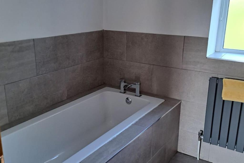 Coolams Villa Ингълтън Екстериор снимка